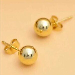 Elegant Gold Stud Earrings